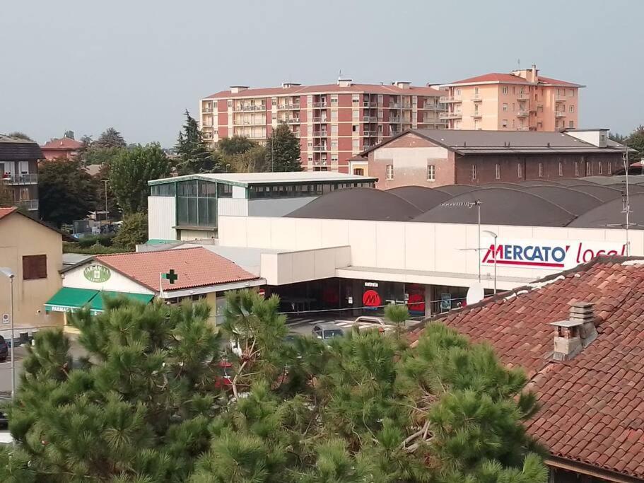 Comodo Bilocale A Brandizzo Bagian luar foto